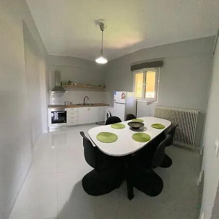 דירה Loukia *